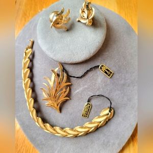 Vintage Signed Crown Trifari Satin Gold Tone Leaf Bracelet Brooch Earrings Lot